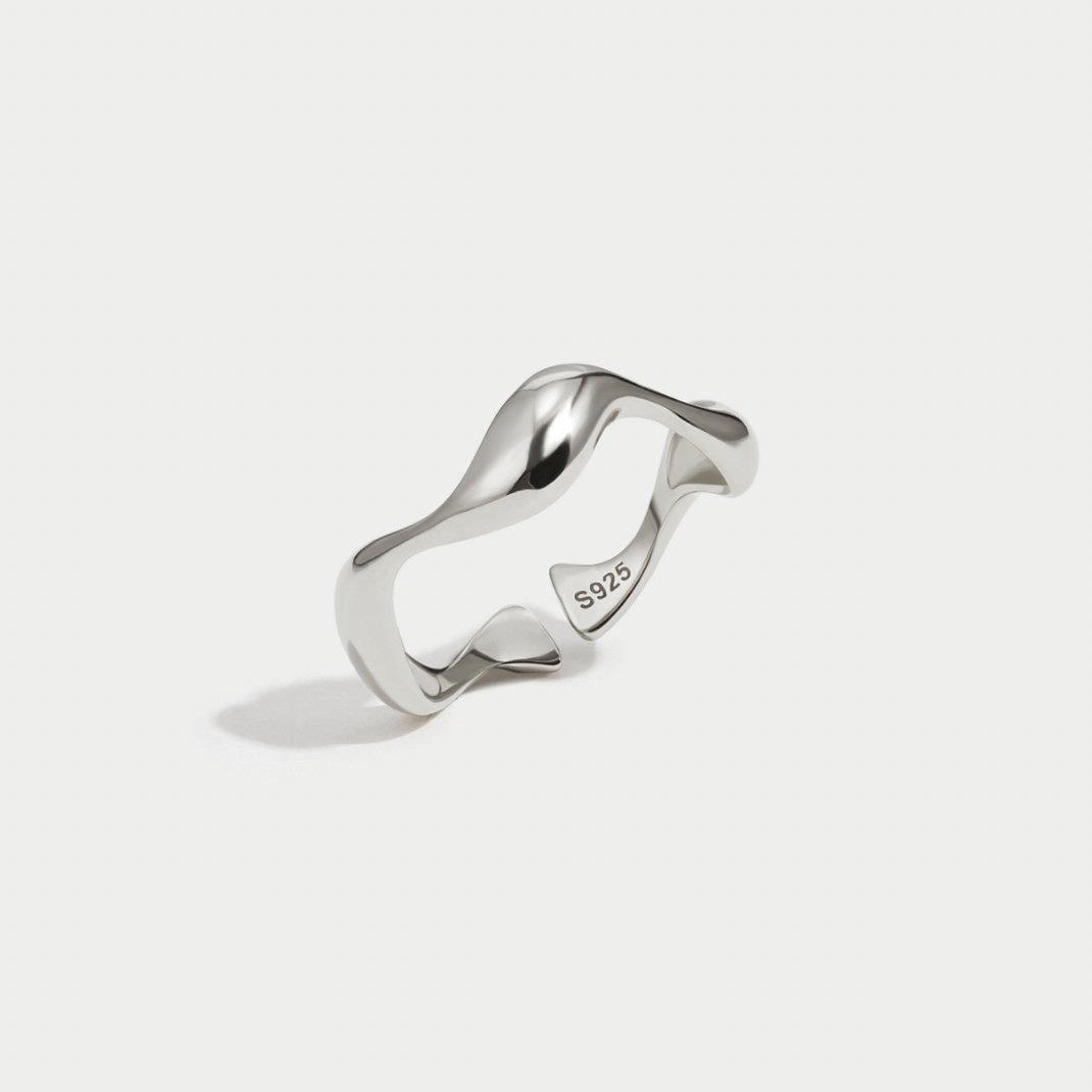 Hayden Waves | Minimalist Ring