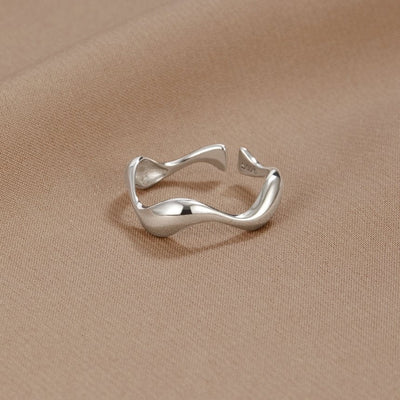 Hayden Waves | Minimalist Ring