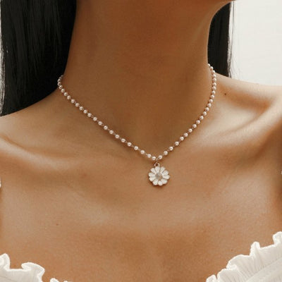 Hayden Vicky | Pearl Daisy Pendant
