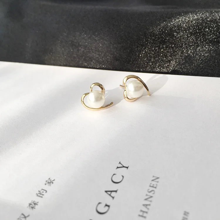Hayden Lana | Peach Heart Pearl Glossy Earrings