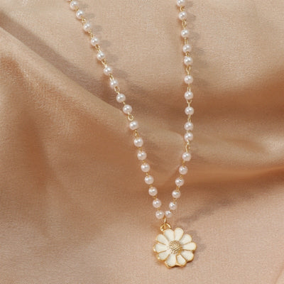 Hayden Vicky | Pearl Daisy Pendant