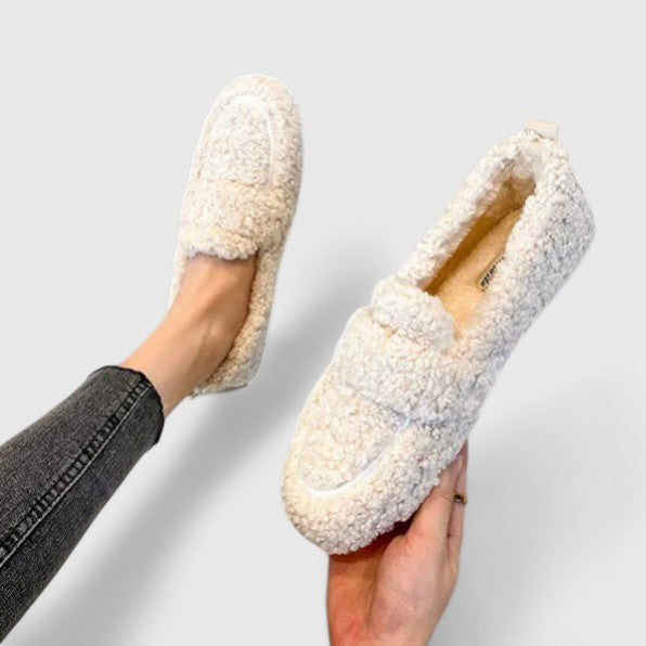 Hayden Solenne | Teddy Slippers