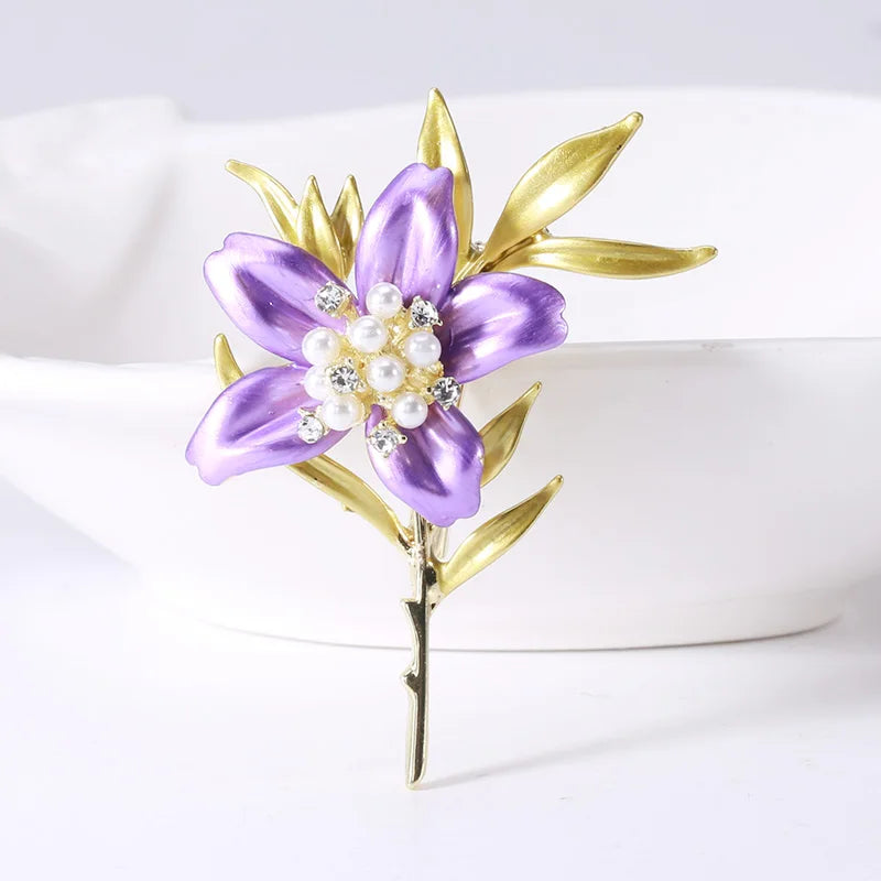 Hayden Ena | Special Vintage Floral Brooch