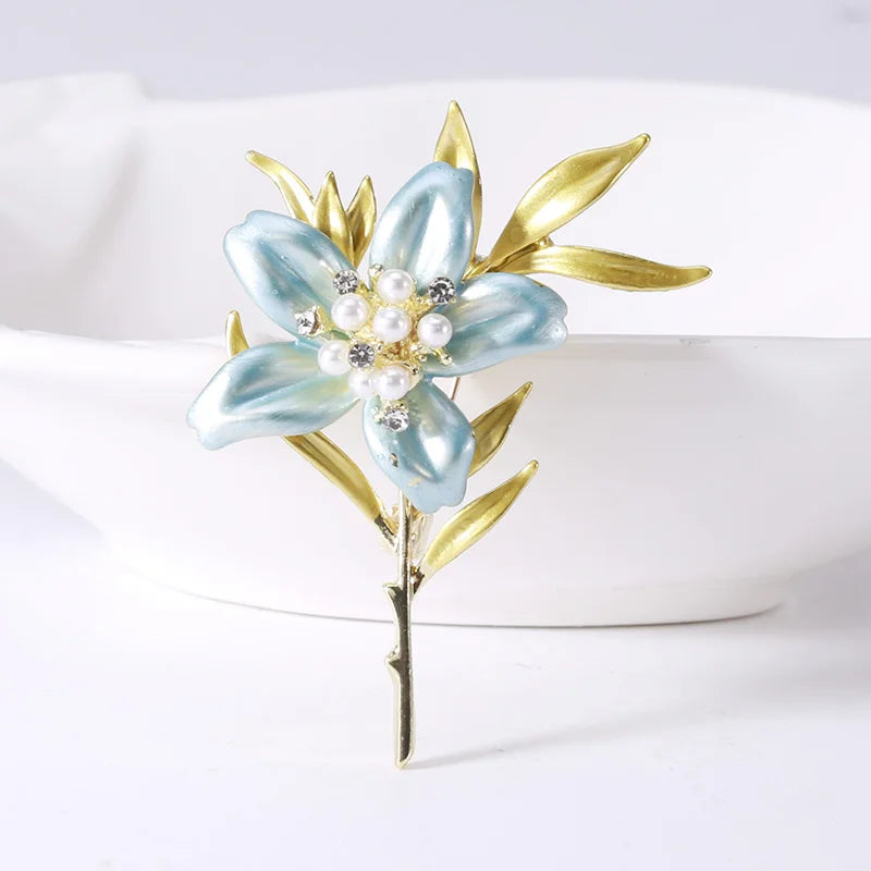 Hayden Ena | Special Vintage Floral Brooch