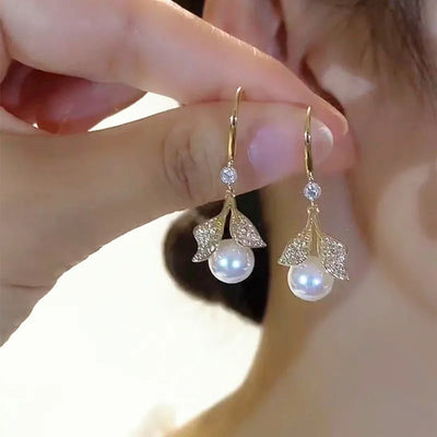Hayden Daniella | Vintage Zircon Leaf Pearl Earrings