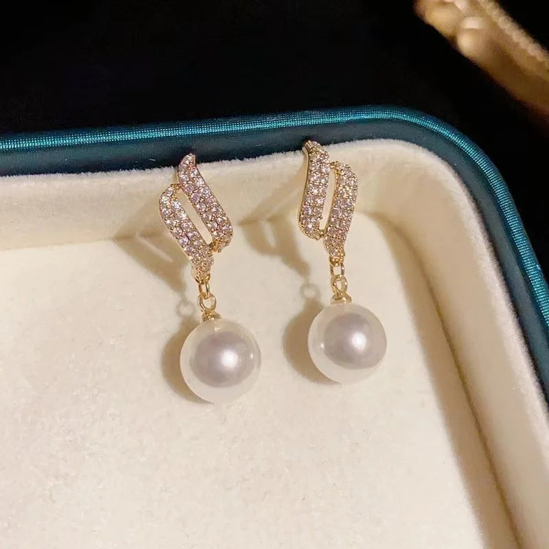 Hayden Ell | Gold Color Elegant Pearl Earrings