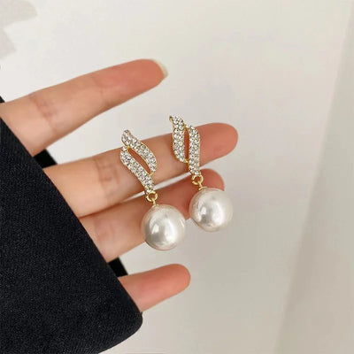 Hayden Ell | Gold Color Elegant Pearl Earrings