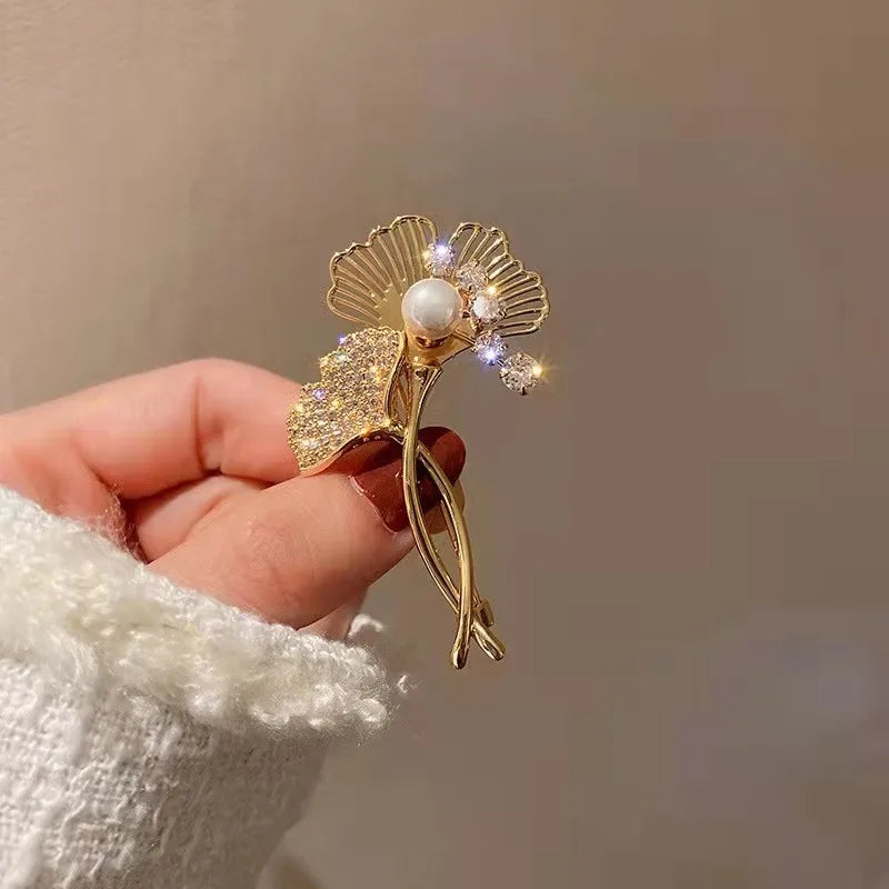 Hayden Floor | Vintage Floral Brooch