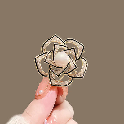 Hayden Floor | Vintage Floral Brooch