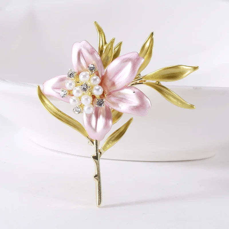 Hayden Ena | Special Vintage Floral Brooch