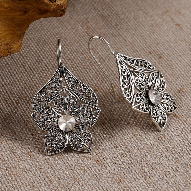 Hayden Folhas | Vintage BOHO Sculpture Dangle Earrings