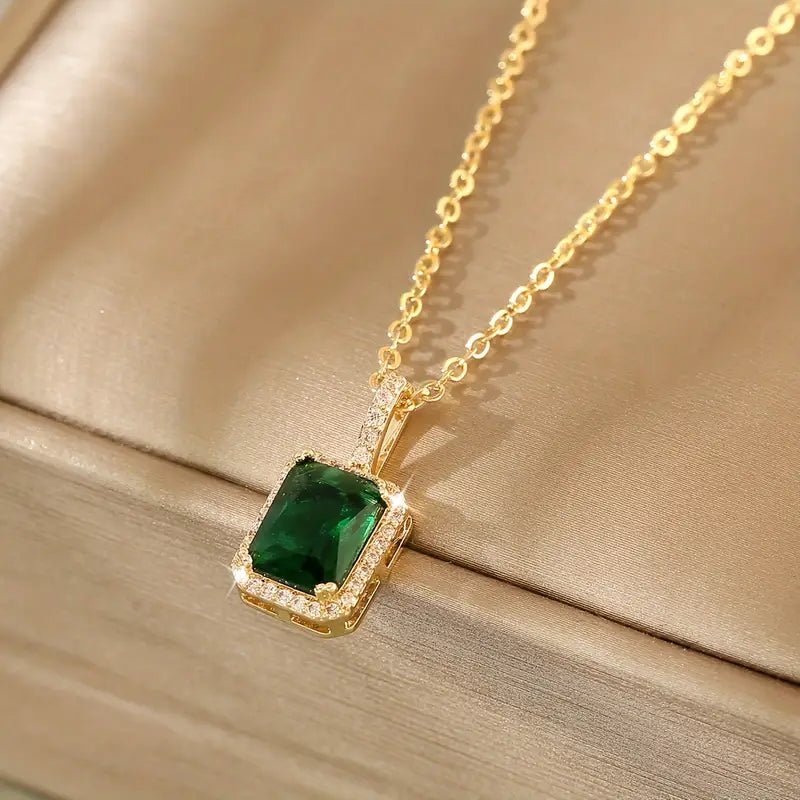 Hayden Magaret | Emerald Necklace
