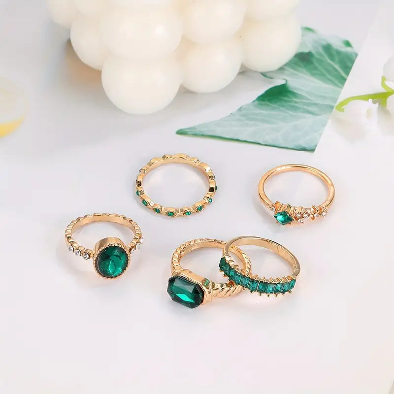 Hayden Maggie | Set of Exquisite Emerald Rings
