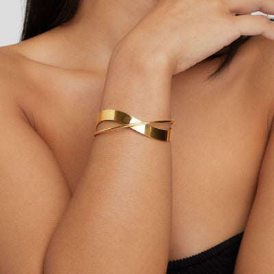 Hayden Alana | Unique Gold Bangle