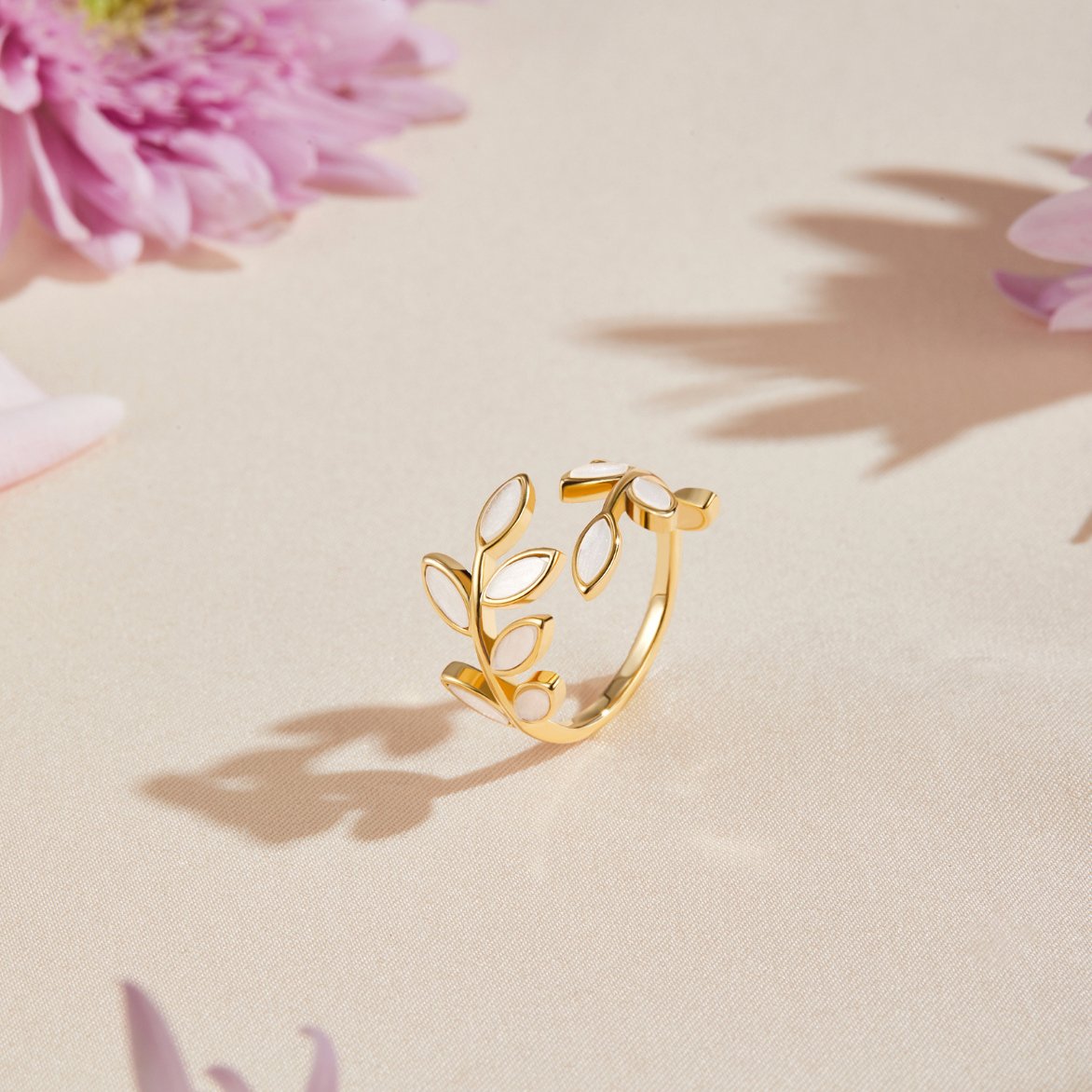 Hayden Serene | Gold Leaf Ring