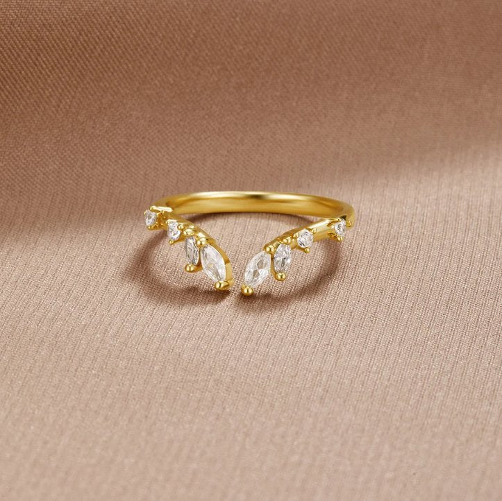 Hayden Peace | Crystal Gold Vine Ring