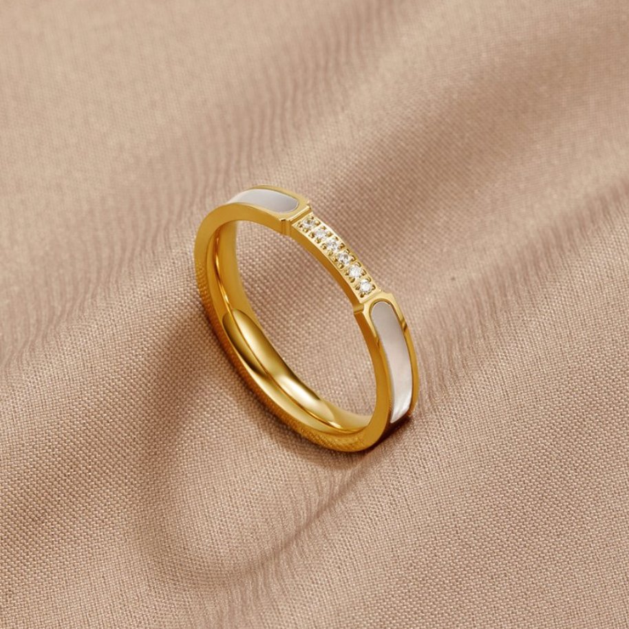 Hayden Unity | Pearl & Crystal Ring