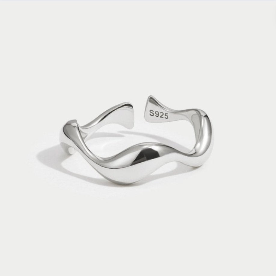 Hayden Waves | Minimalist Ring
