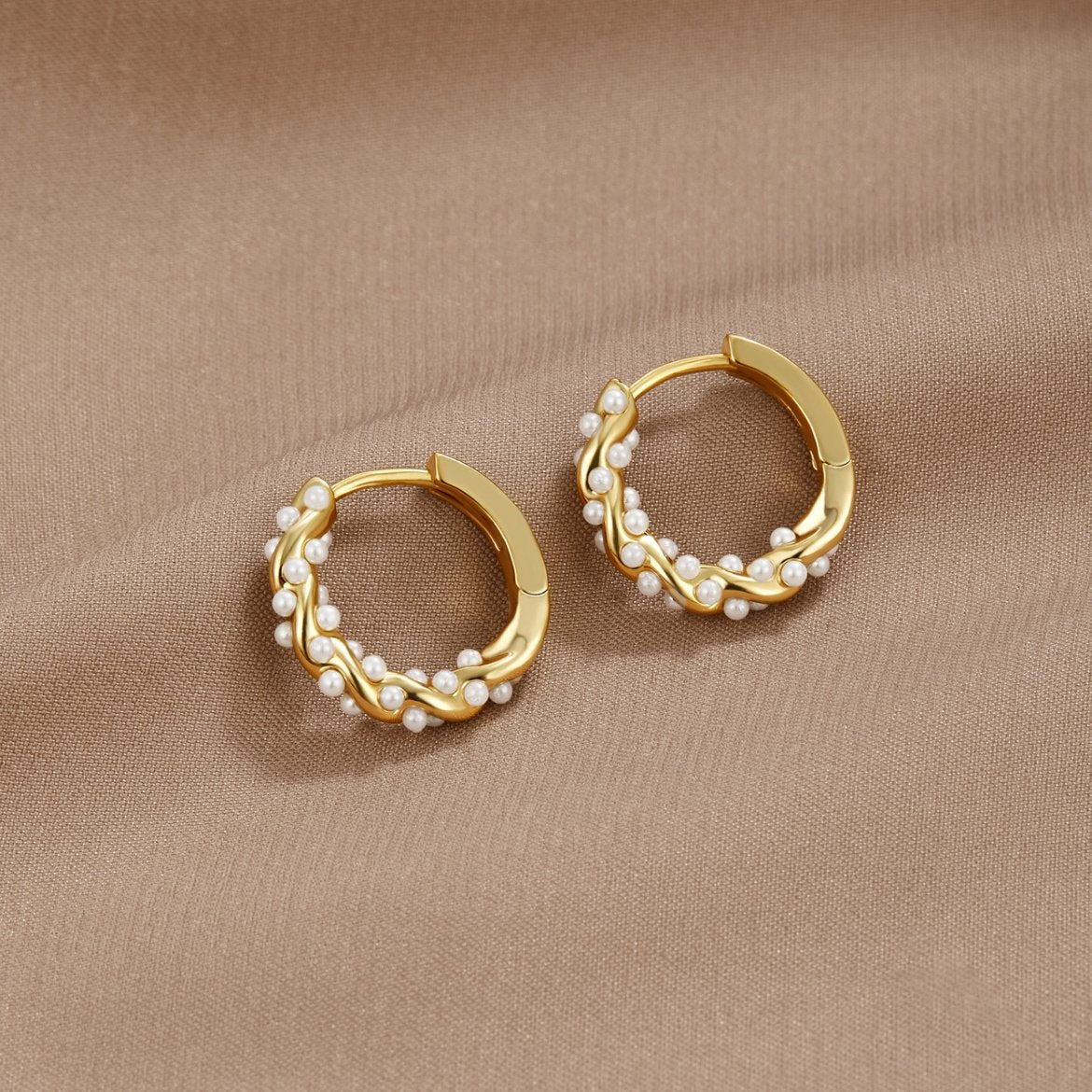 Hayden Blaire | Vale Pearl Hoop Earrings